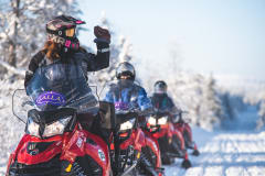 Kansallispuiston kurkkaus