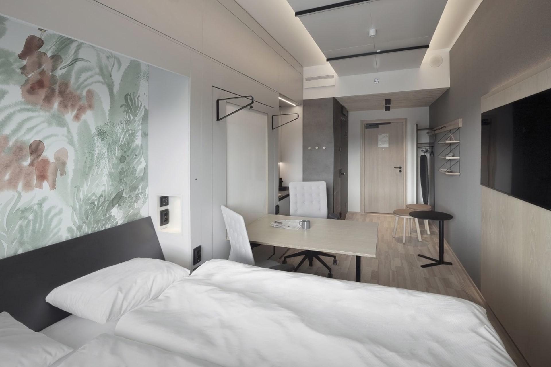 VALO Comfort room type with a table