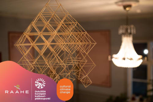 Perinnehimmeli roikkuu katosta.