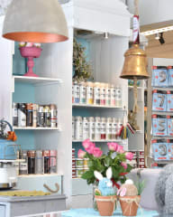 Tunnelmallinen myymälä on elämyksiä täynnä.