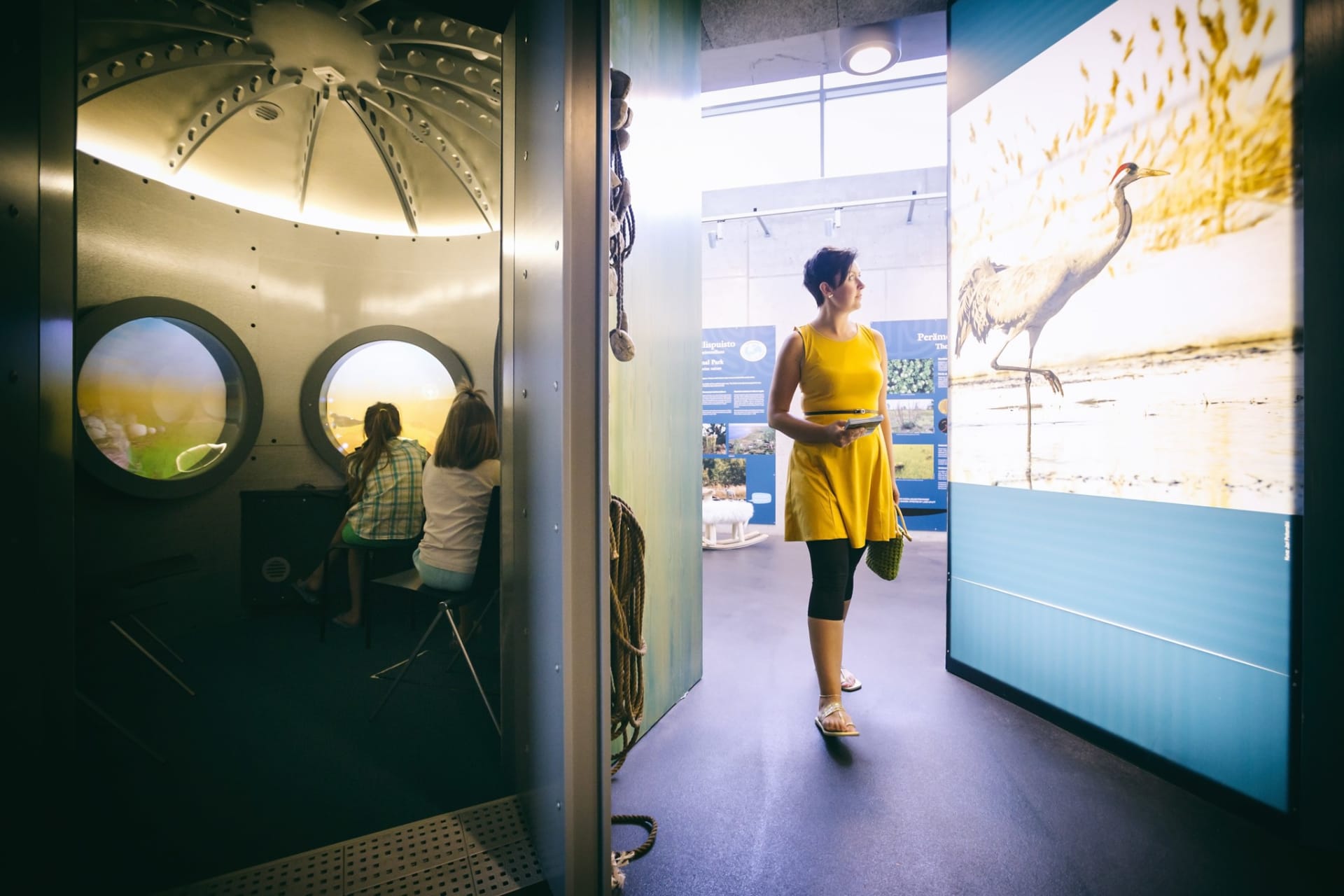 Direct the submarine to the depths of the sea and discover the wonders of the sea.