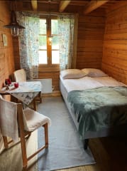 Majoitustila Ankkurissa on 120 cm vuode 2 hengelle.