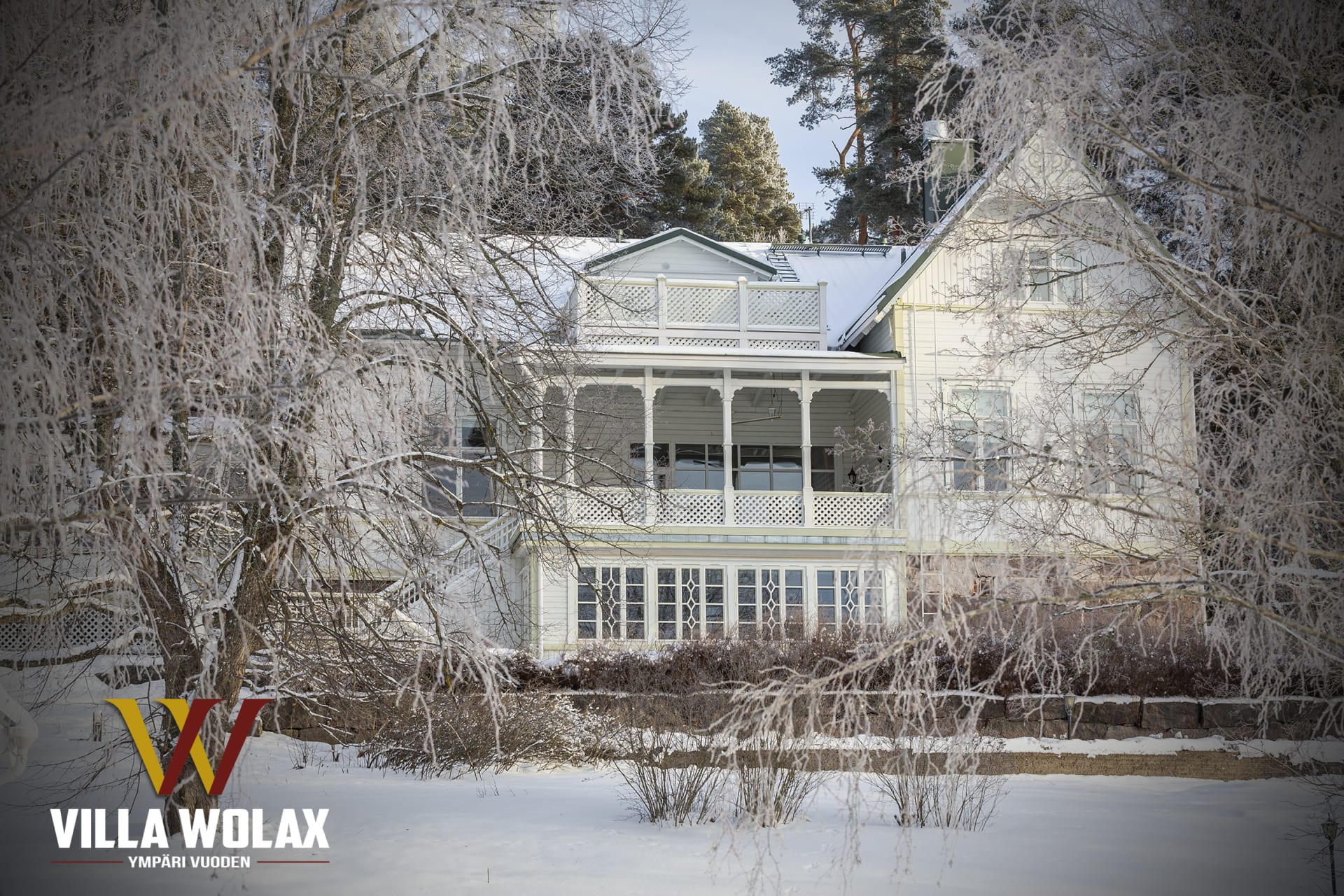 Villan päätalo talvella Villan päätalo talvella