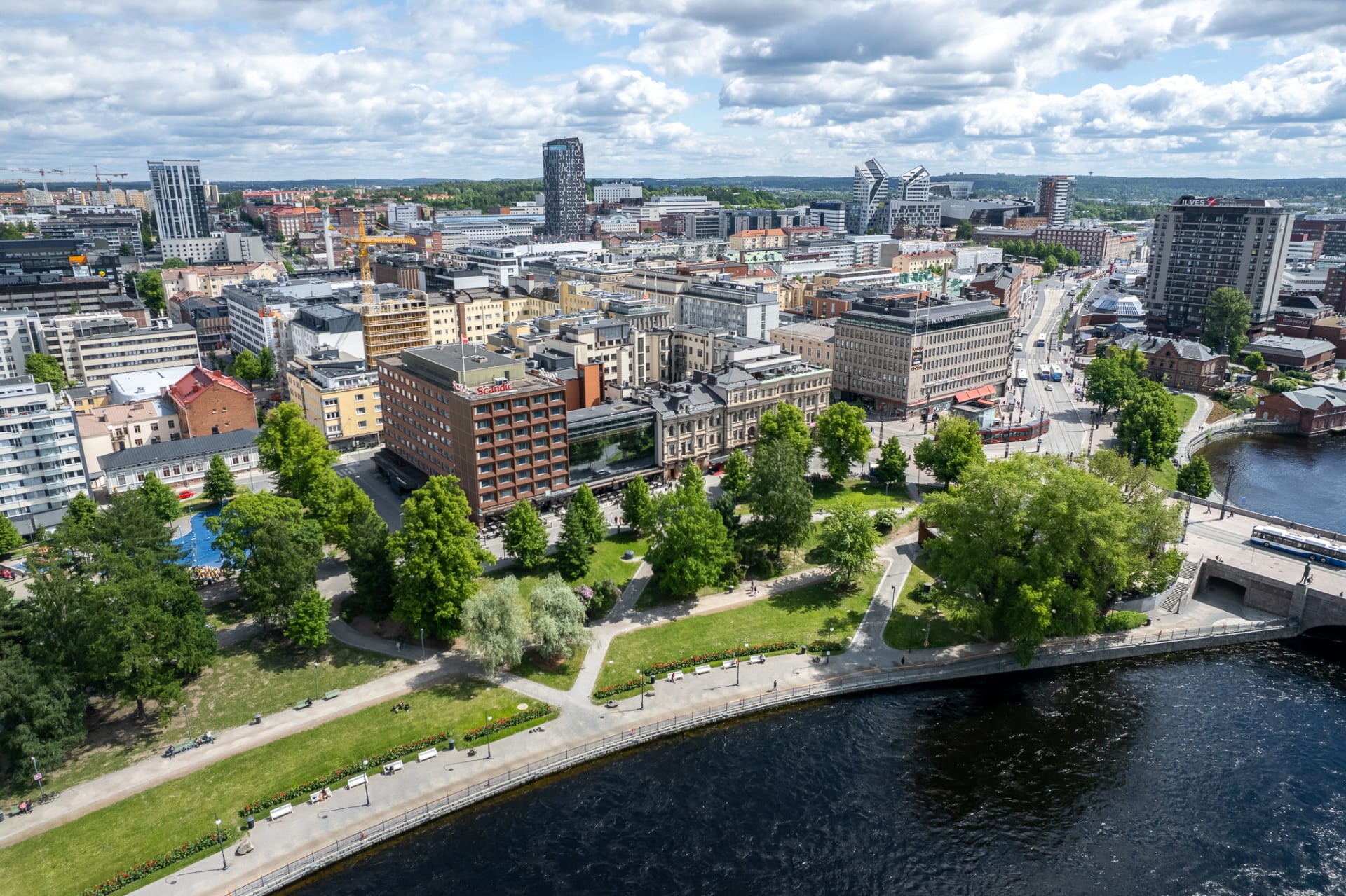 2ndhomes Tampere Oy:n kalustetut asunnot sijaitsevat aivan Tampereen keskustassa parhailla pelipaikoilla.