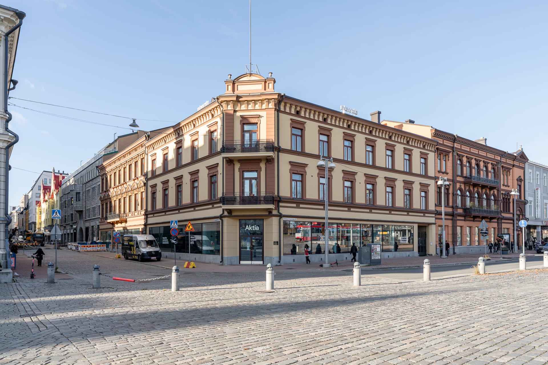 2ndhomes Tampereen asunnot sijaitsevat Tampereen keskustassa. Kuvassa historiallinen Sandbergin talo Tampereen Keskustorilla.