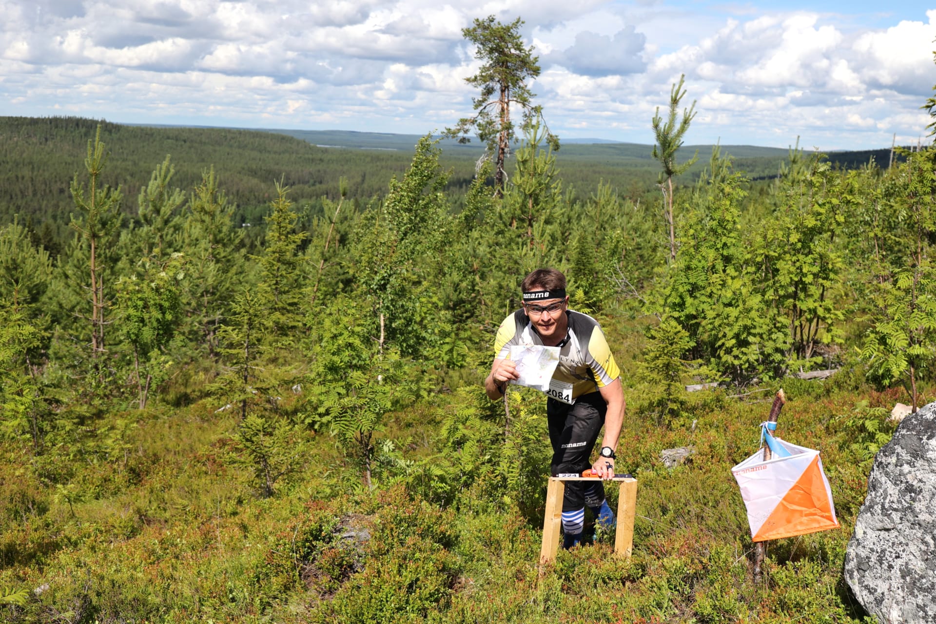 Orienteer with nice scenery in the terrain of Kainuu O Week