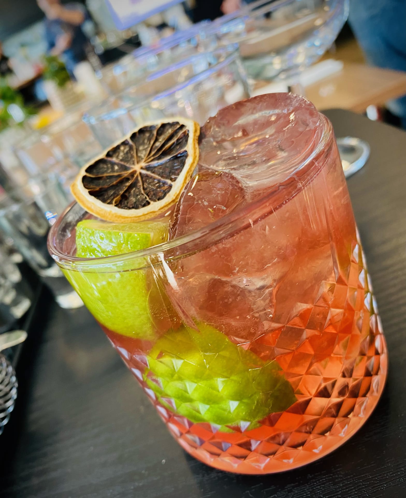 In cocktail school you'll learn how to make excellent cocktails with fruits such as lime and lemon