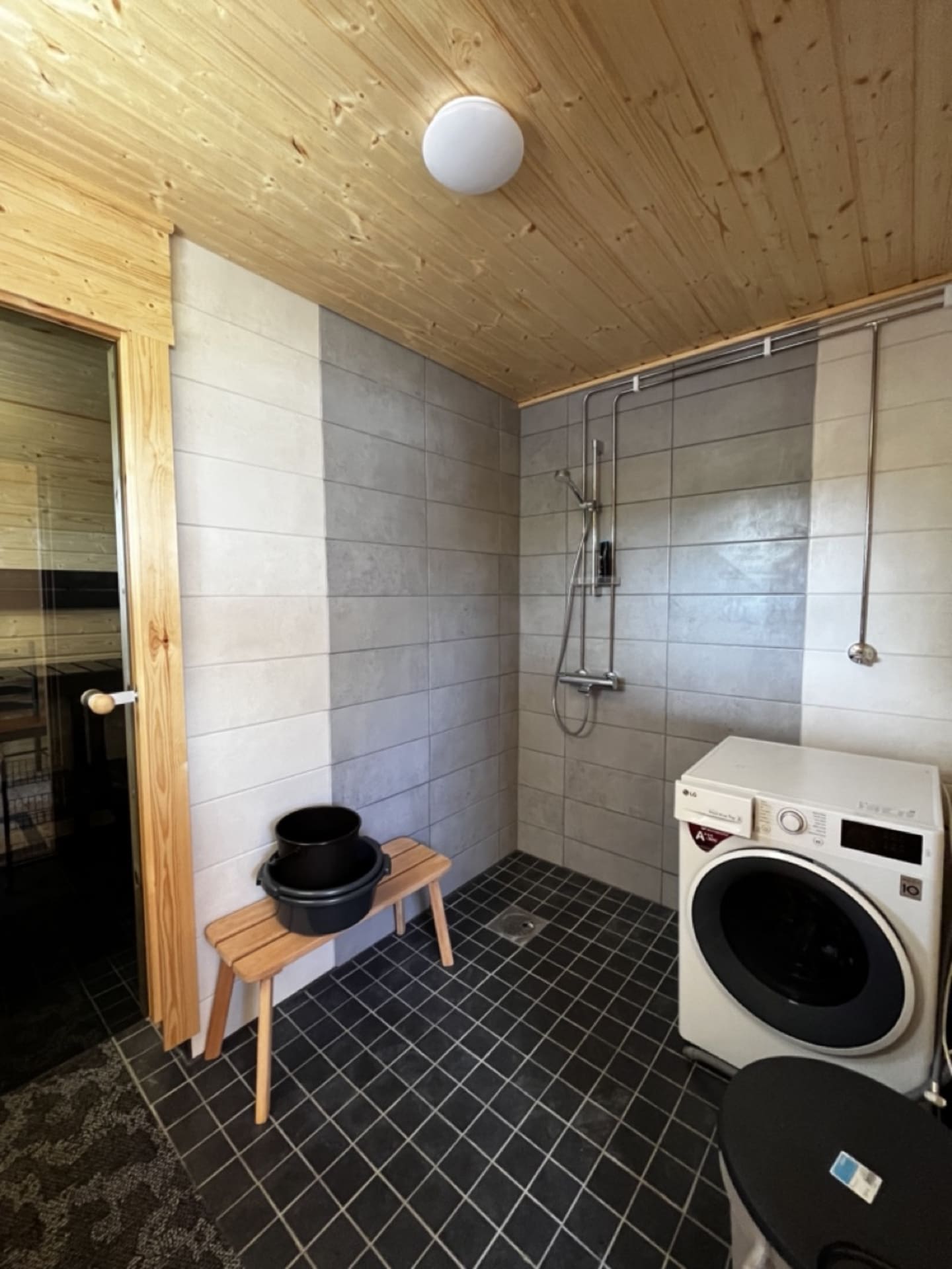 Pesuhuone, pyykinpesukone Pesuhuone, pyykinpesukone