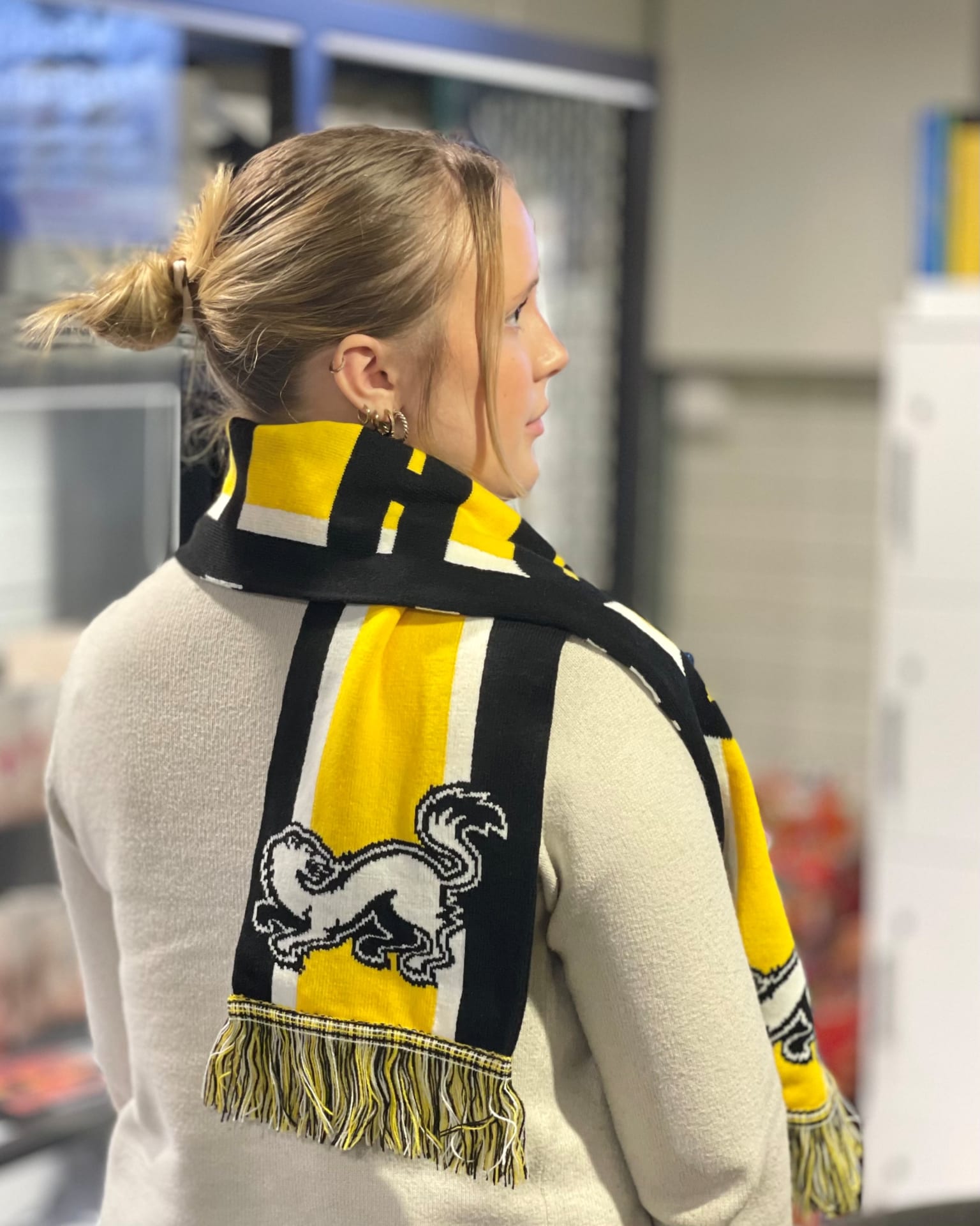 Ice hockey scarf with Kärpät-logo in Oulushop.