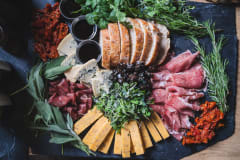 Nauti herkullista ruokaa Hophaus Tislaamoravintolassa