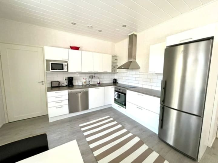 Isorannantie, Pyhäjoki. Majoitu kahden makuuhuoneen paritaloasunnossa.