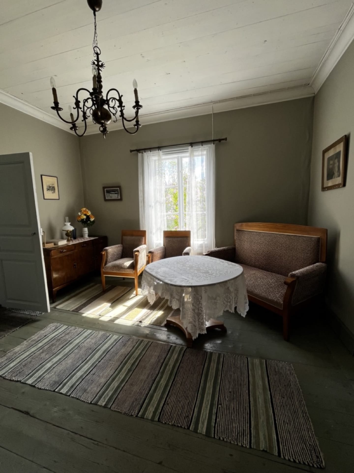 Yhteinen tila, kirjasto Yhteinen tila, kirjasto