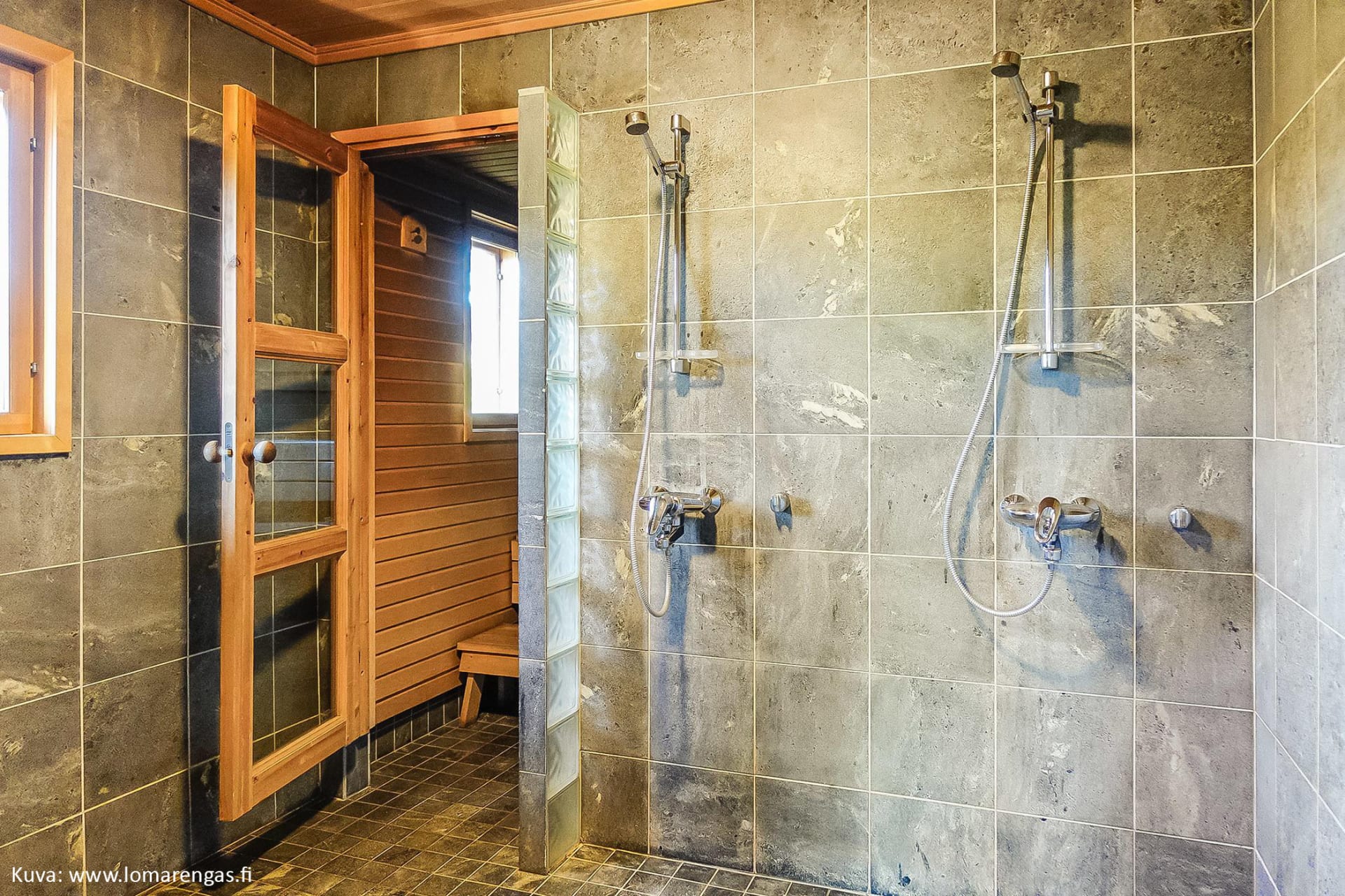 The bathroom and sauna of the wilderness cabin.
