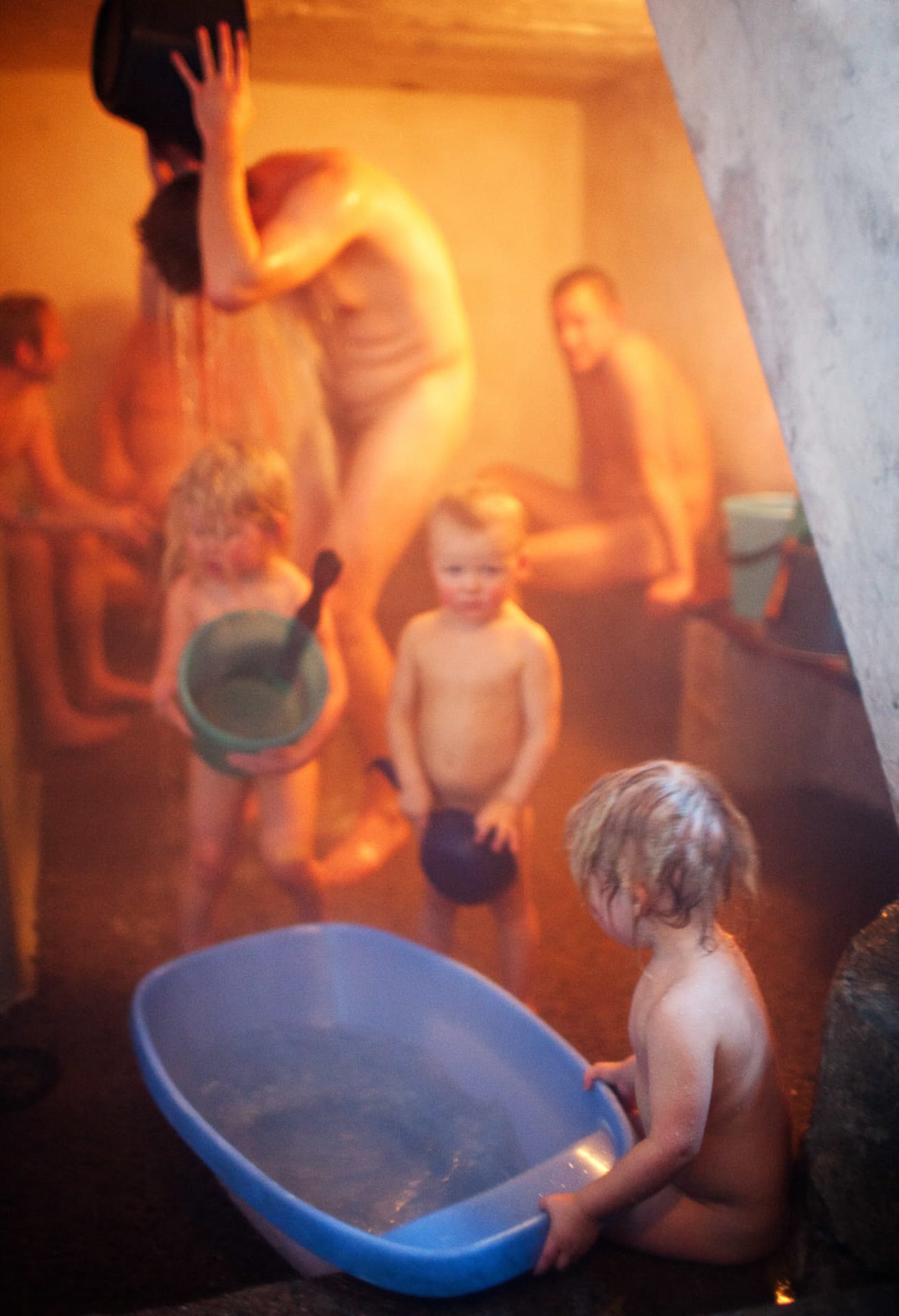 Rajaportti sauna, mens washing space