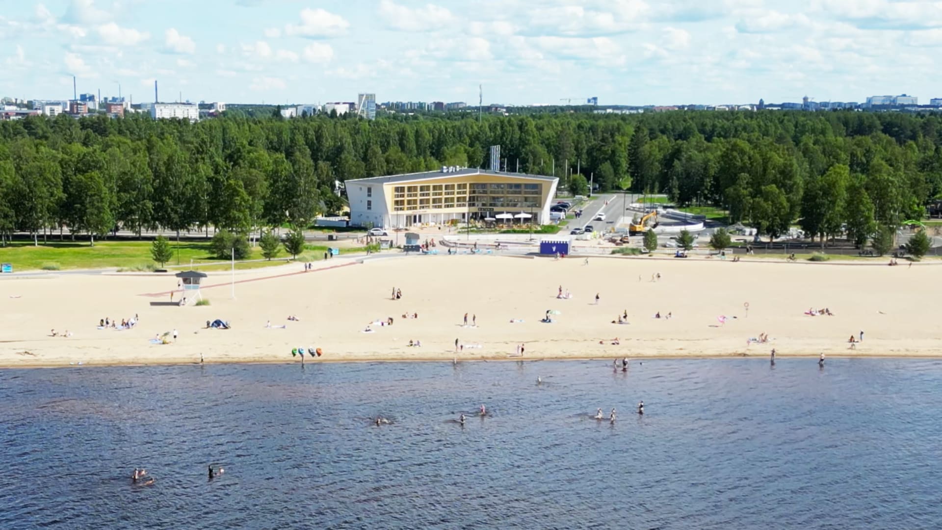 Nallikari Aalto hotel is located by the sea