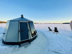 Moottorikelkkasafari ja Iglu Elämys