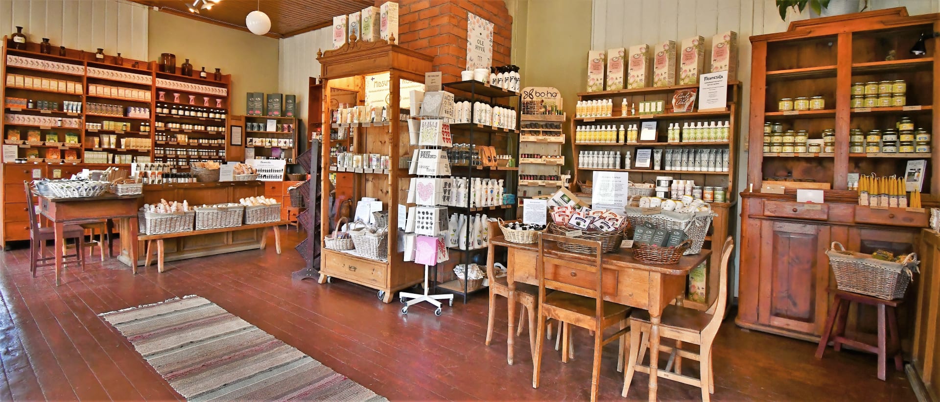 The café also includes a sundries shop, where you can buy various local produce, as well as all your favorite Frantsila products.