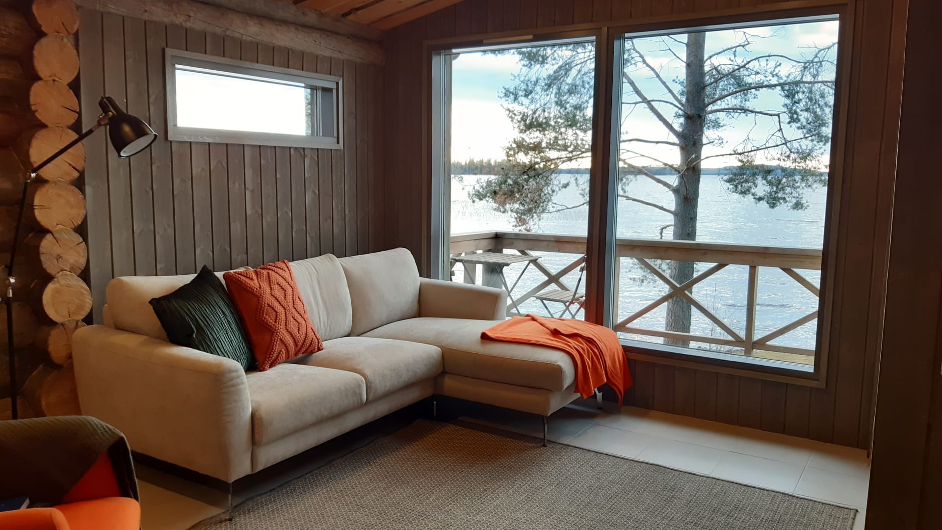 Great location to observe natural phenomenom on lake Onkivesi and aurora borealis on northern sky.