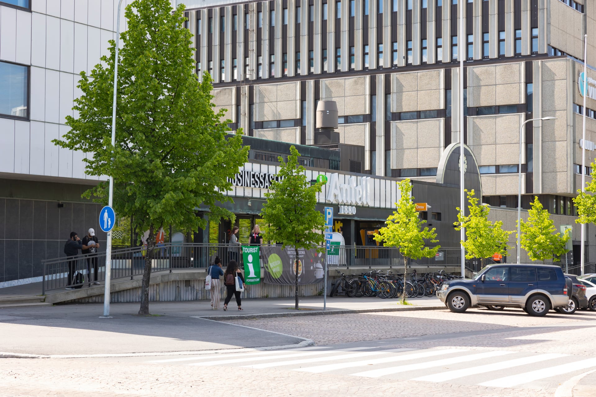 Tourist information is located in BusinessAsema.