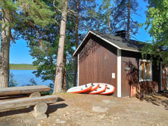 Koirasalmen luontotuvan rantasauna Salamajärven kansallispuistossa