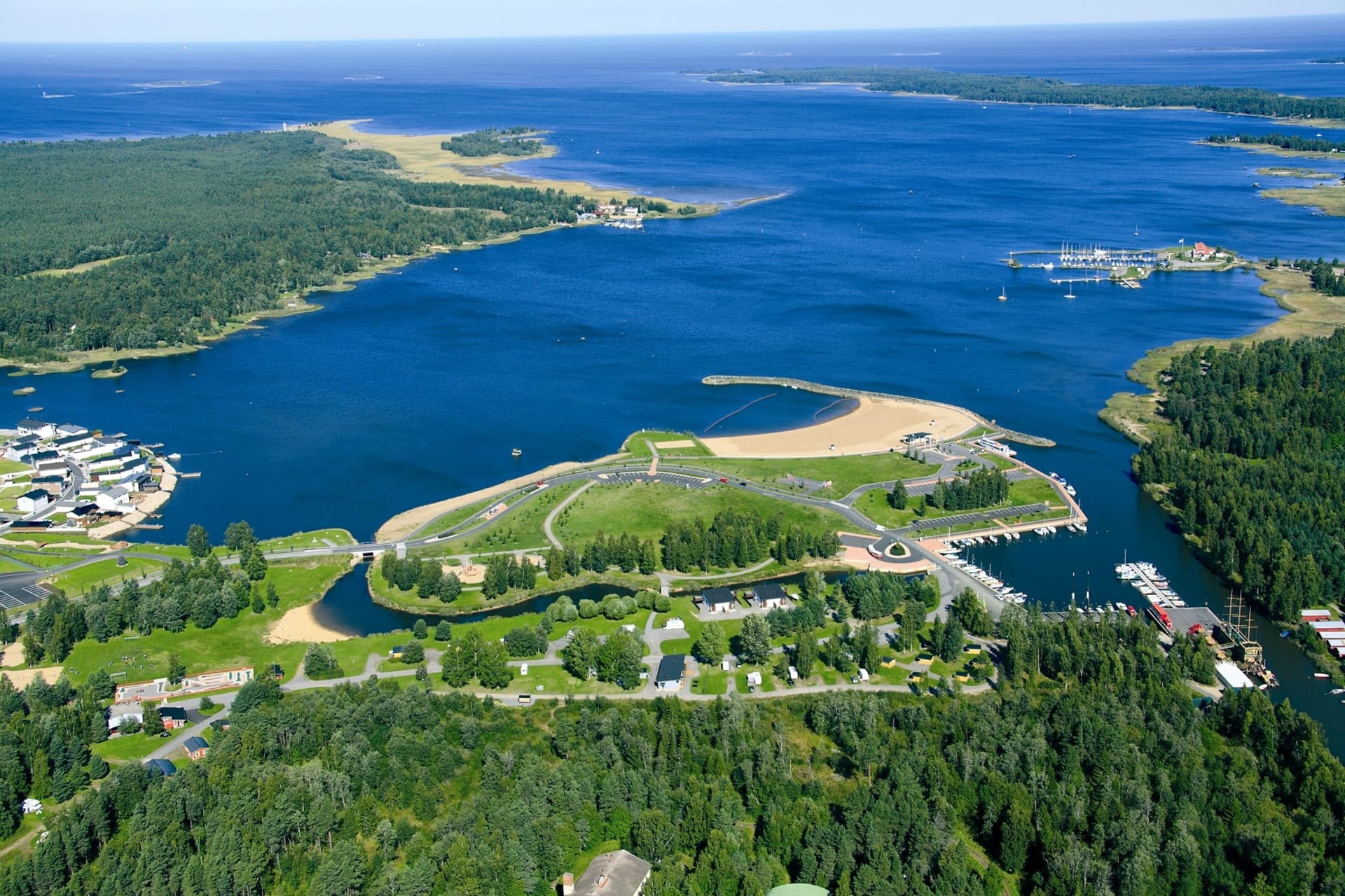 Meripuisto Park in Kokkola, Nature in Finland — Ravlling