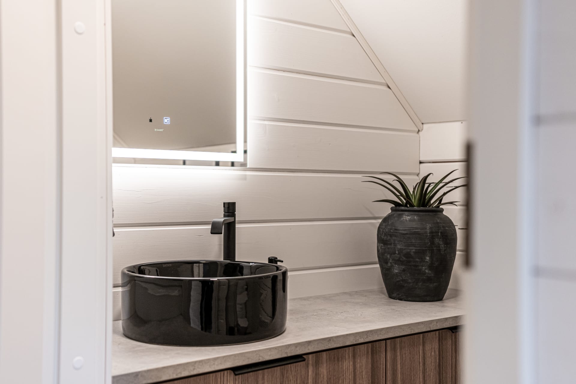 Huvilan yläkerran wc