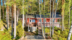 Sauna building and bath barrel.