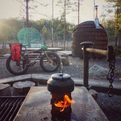 A fireplace next to Matkoslampi shelter