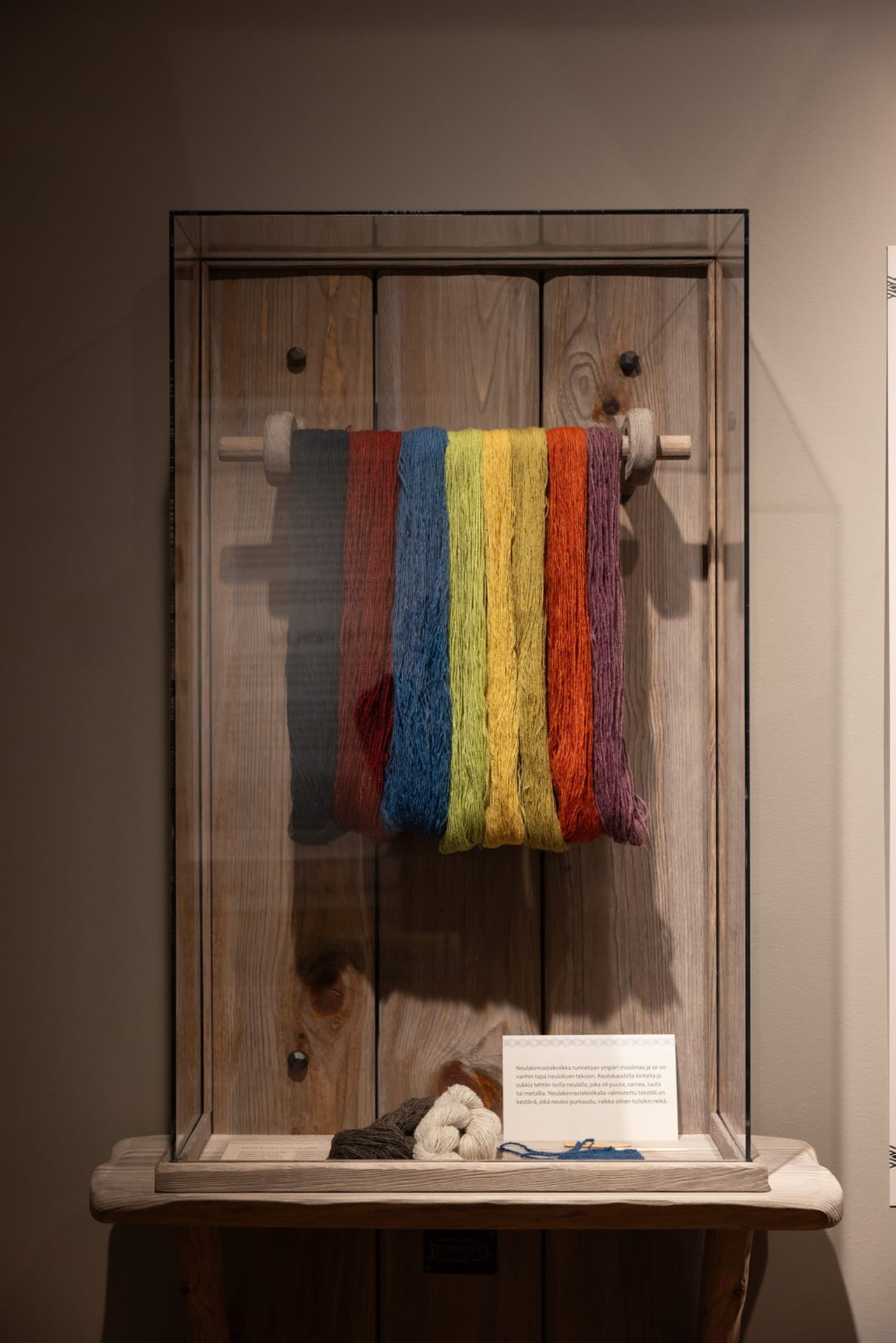 Kasvivärjättyjä lankoja