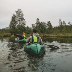 Paddling at Kesänki river in the autumn