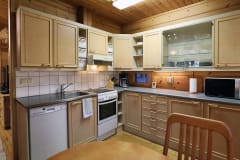 Hiisi Lodge kitchen is well-equipped.