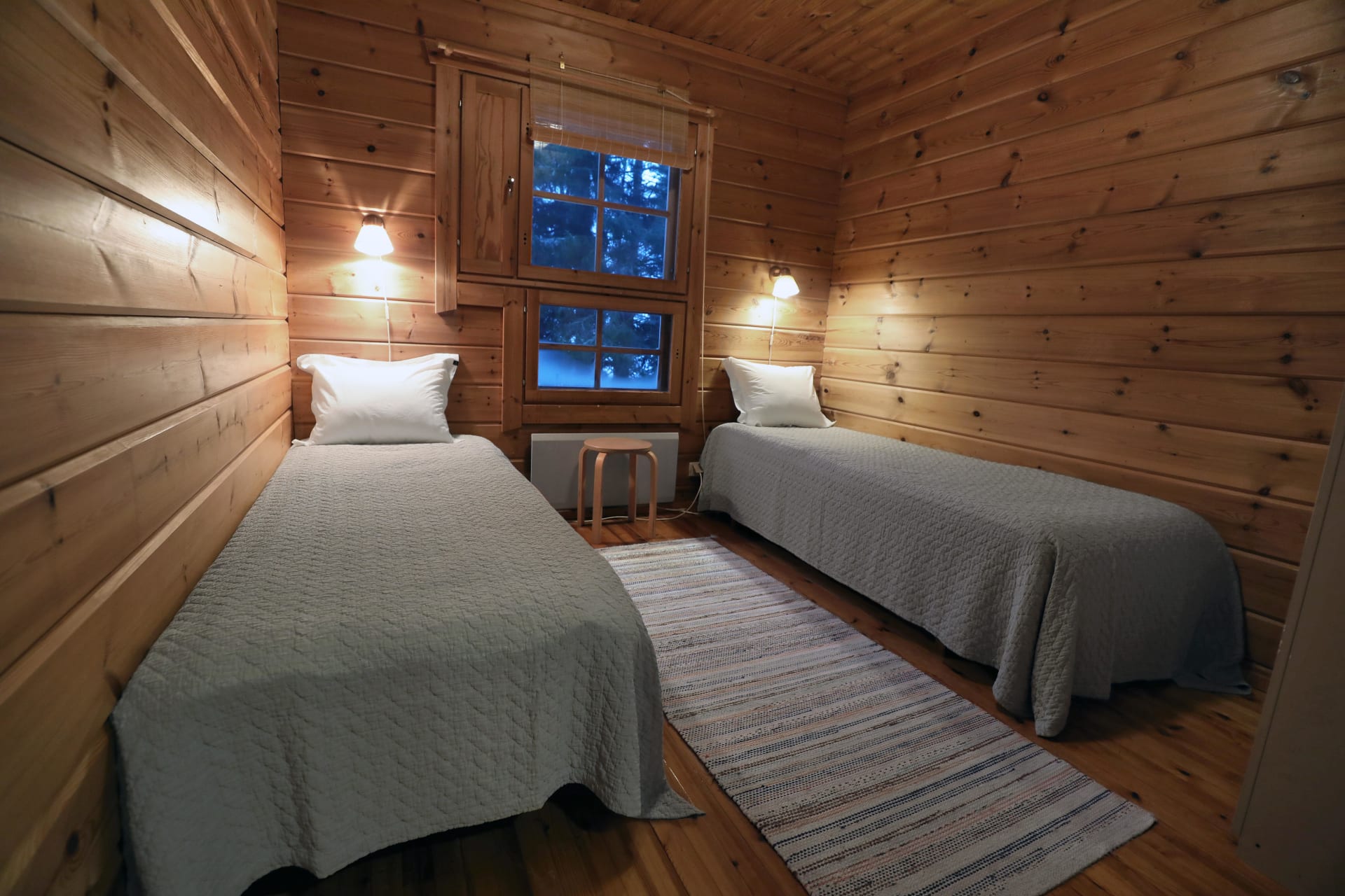 Hiisi Lodge sleeps up to 8-10 guests.