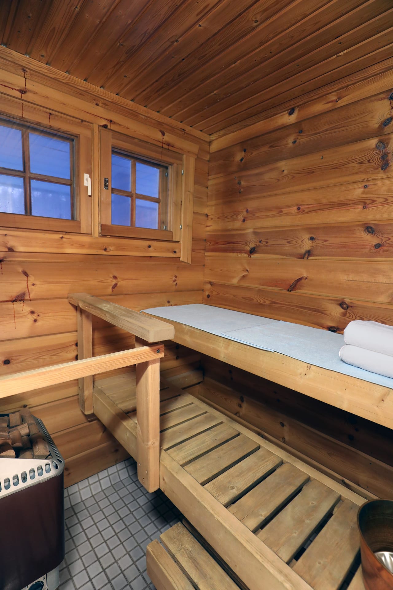 Hiisi lodge indoor electric sauna for healing "löyly".