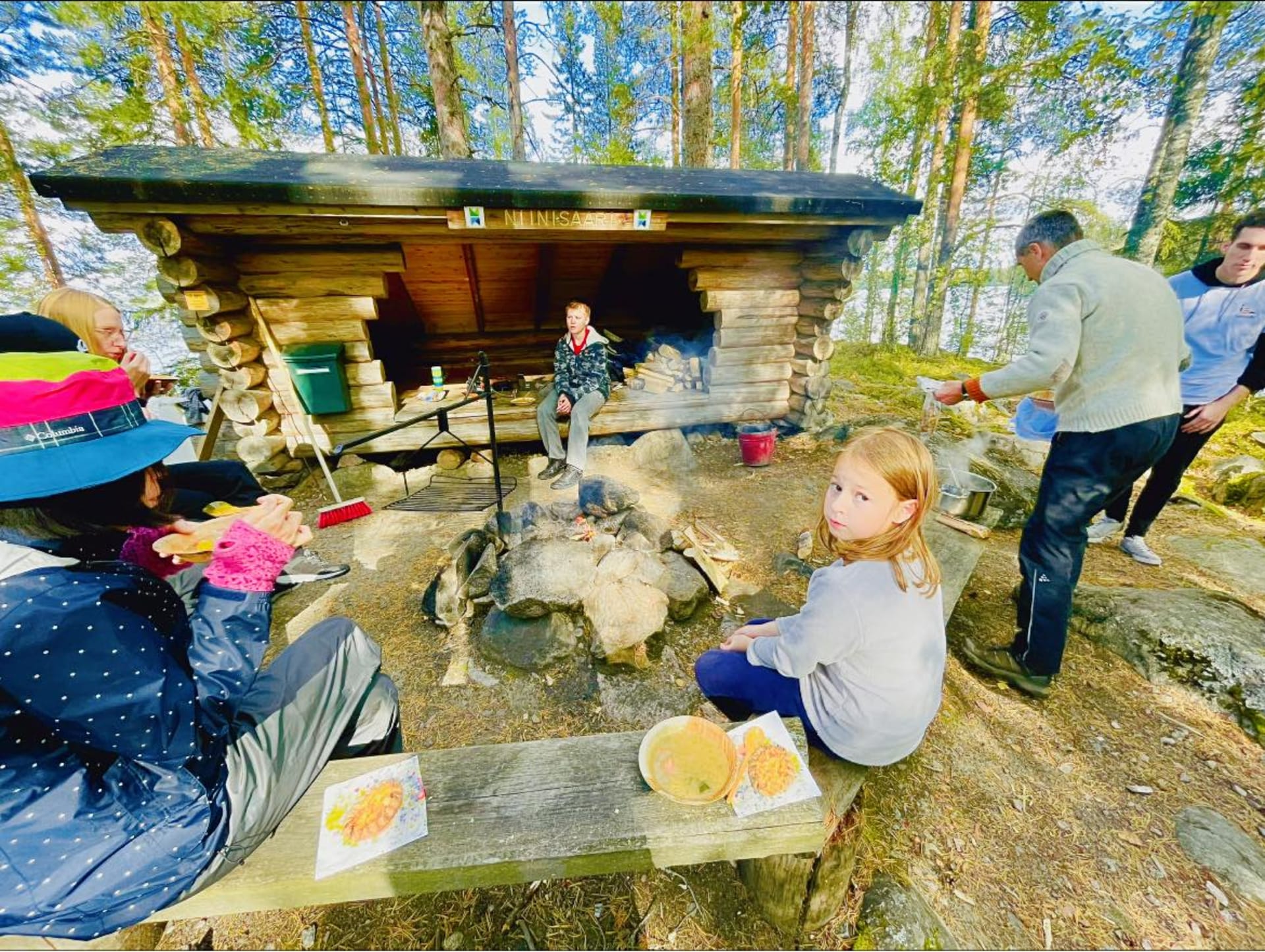 People eating lunch in Leivonmäki National Park