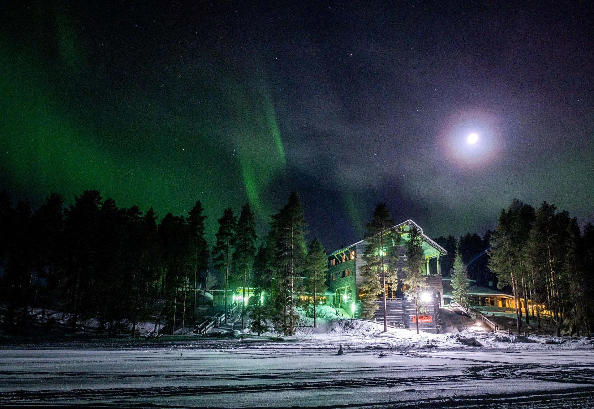 Hotel and Northern lights