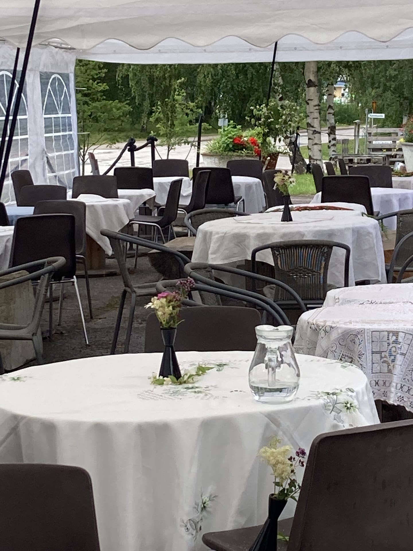 Kahvila la Kar de Mumma herkkukammari kesäterassi