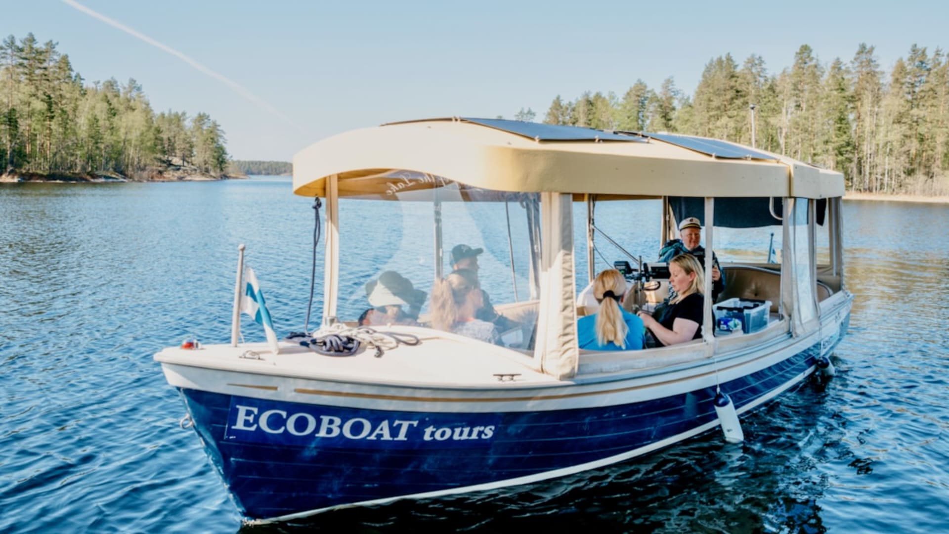 Ekopaatti on nautintoa kaikille aisteille. Ecoboat cruise is enjoyment for all senses.