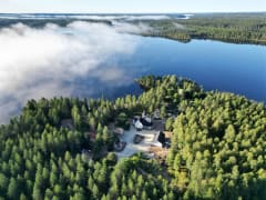 Villa Cone Beach overlooks the private-like Lake Korpijärvi.