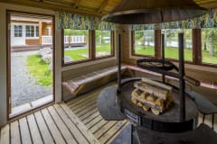 The barbeque hut with benches and a view to the lake.