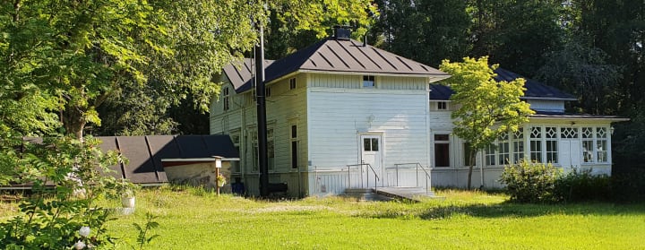 The Revonlahti Vicarage was built in 1822. Along the years, the building was expanded to better meet the requirements as the vicar’s residence and office.