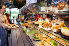 Restaurant Greeneri offers Cafe, lunch and brunch in Mikkelipuisto park.