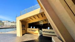 Helsingin matkailuneuvonta paviljongilla