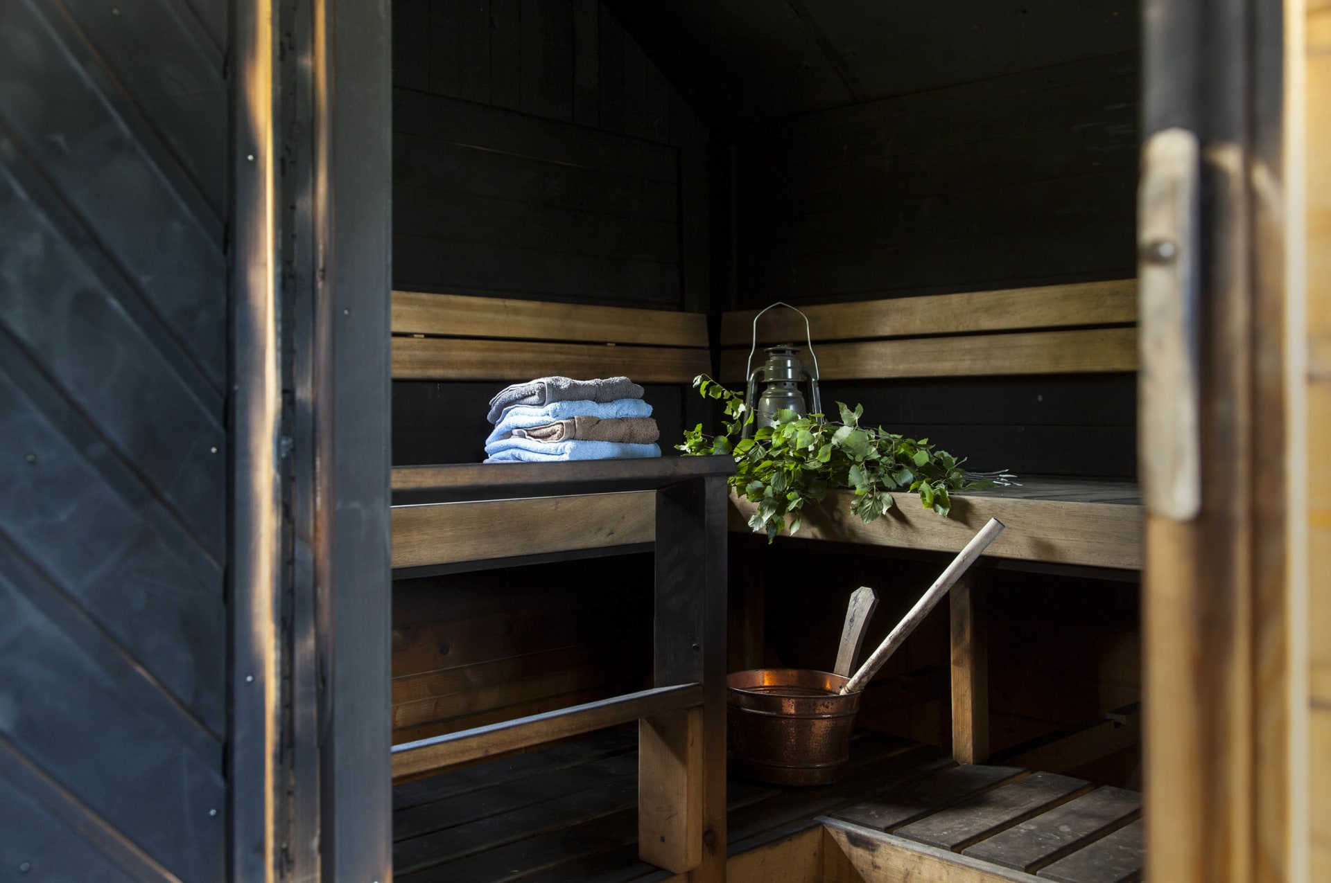 Floating smoke sauna