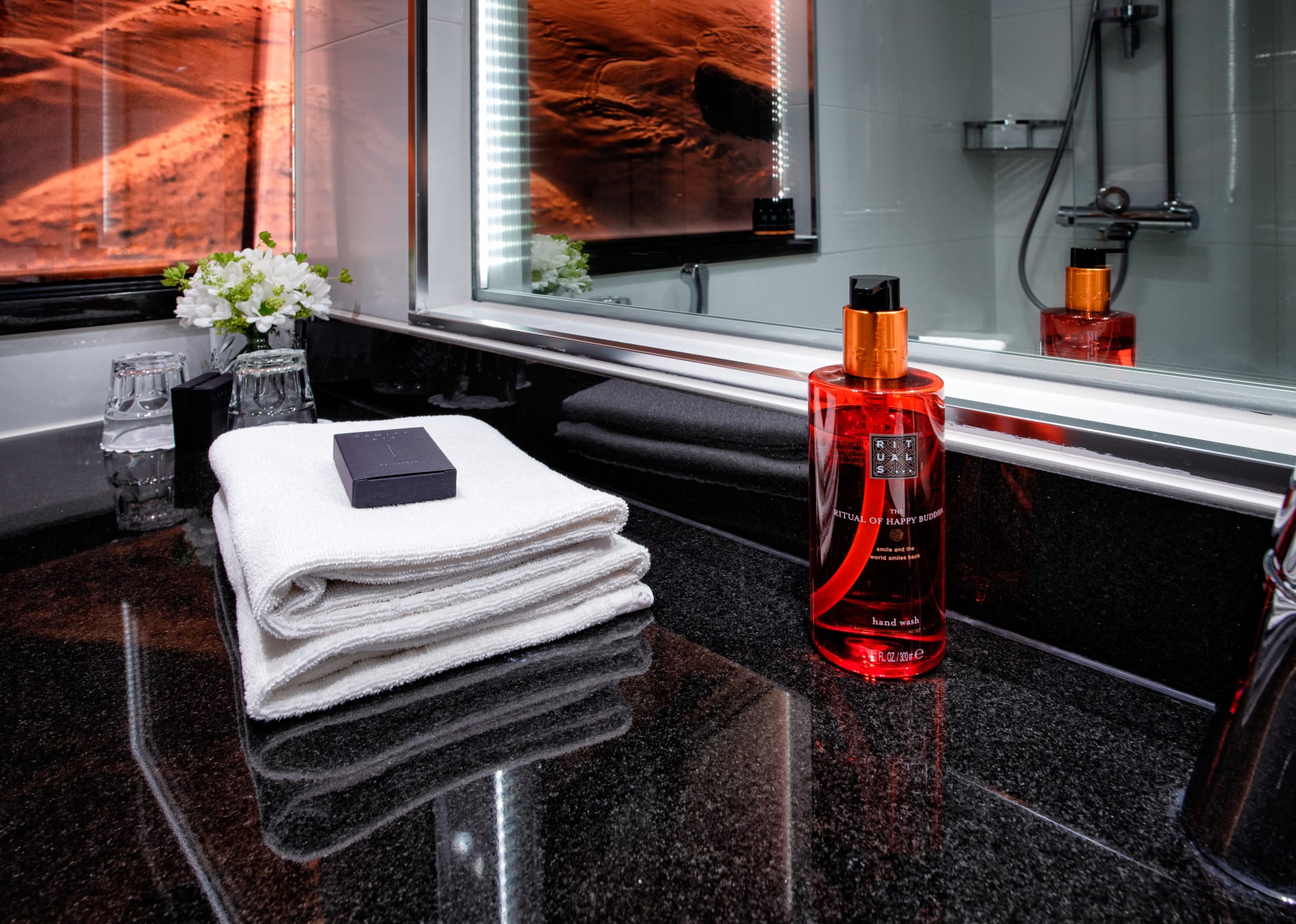 Classic room bathroom with bathroom amenities