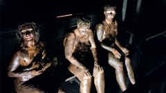 Sitting in the smoke sauna with a peat mask