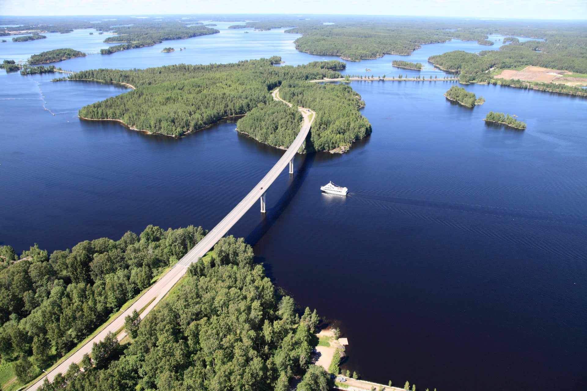 Cycling adventure holiday by Lake Saimaa