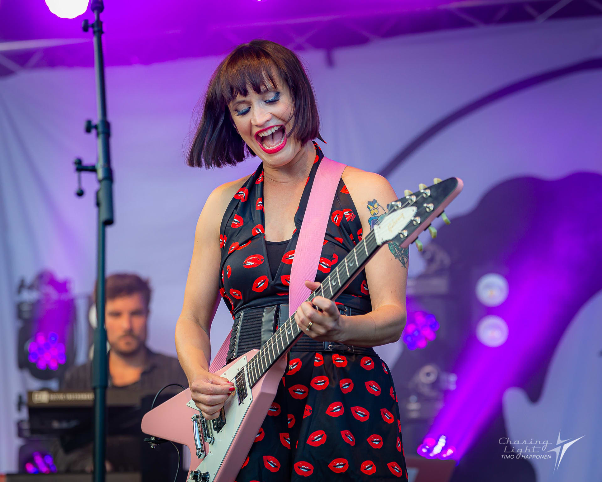 Maija Vilkkumaa in Krapin Paja's park concert
