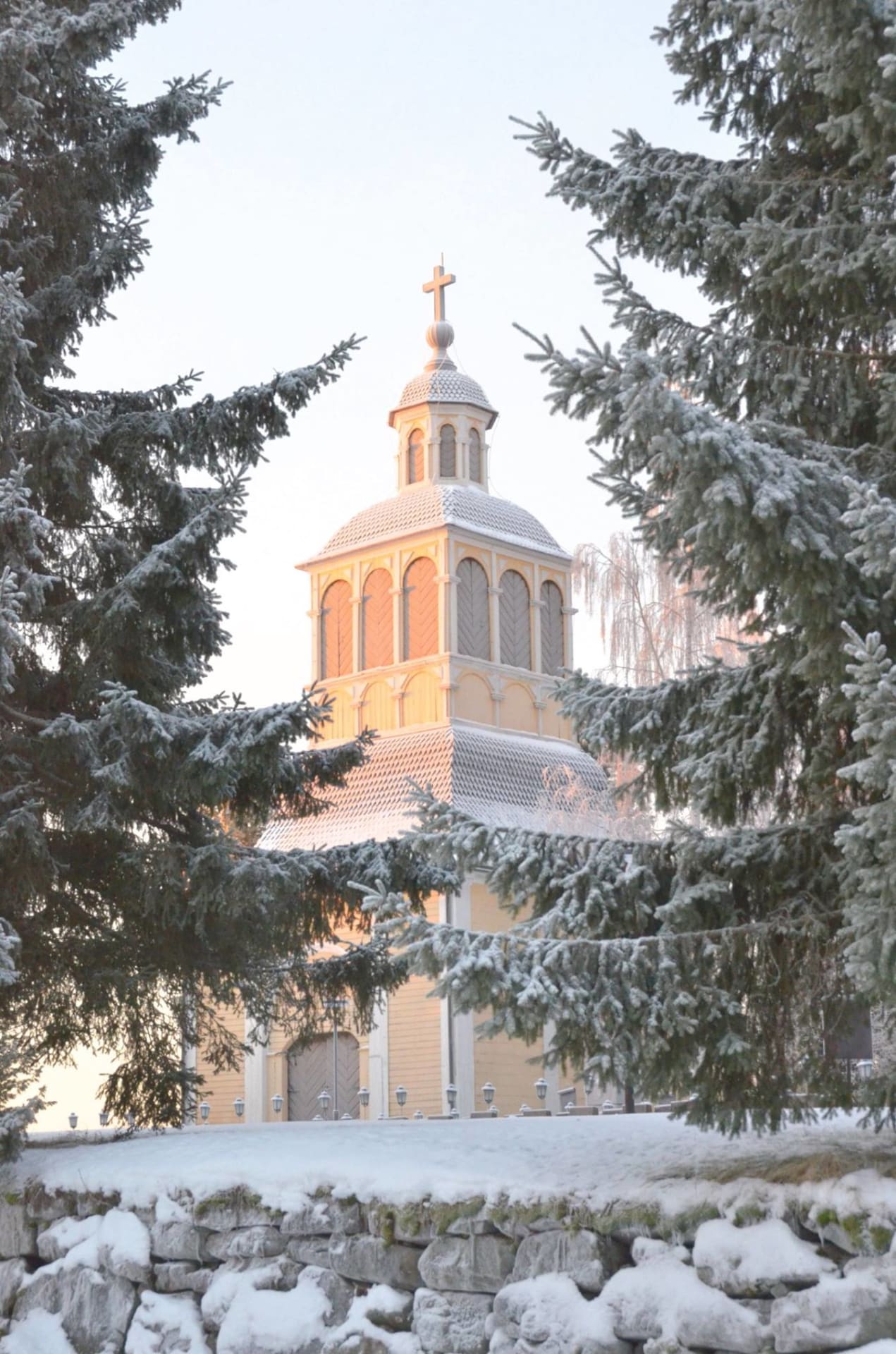 Liminka church in wintery landscape.