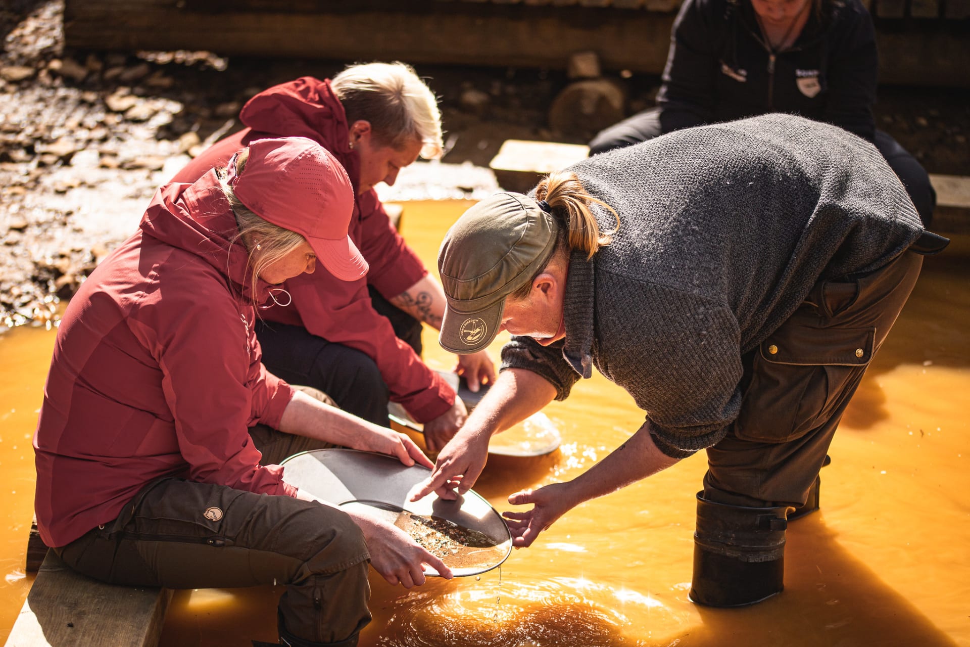 Guided gold panning