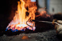 At the Strömfors Ironworks Forge Museum, you can see how the historical ironworks was run, how blacksmiths used to work and which tools they used to make iron objects, such as nails or tools.